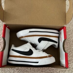 Nike Court Legacy Sneakers